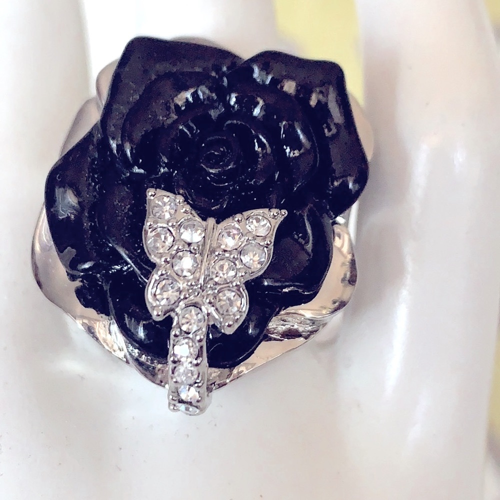 GUESS BLACK ROSE & BUTTERFLY STATEMENT RING SZ 8 - Picture 5 of 10